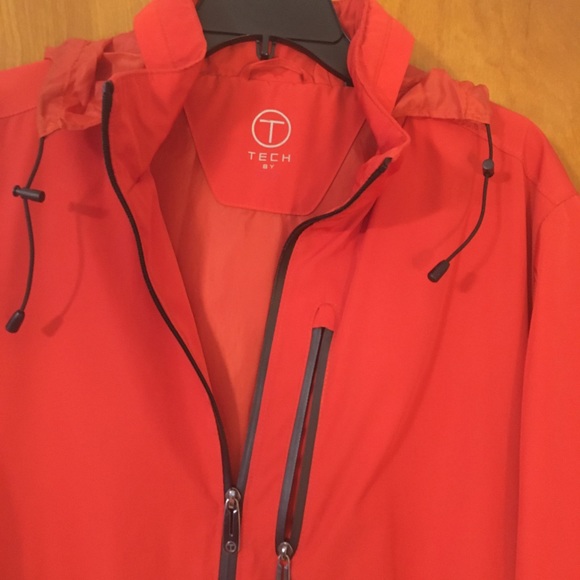 Tech by TUMI” Hooded Rain Jacket - Picture 2 of 4
